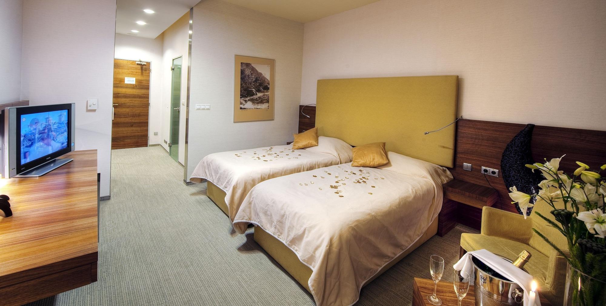 Aquacity Mountain View 4*