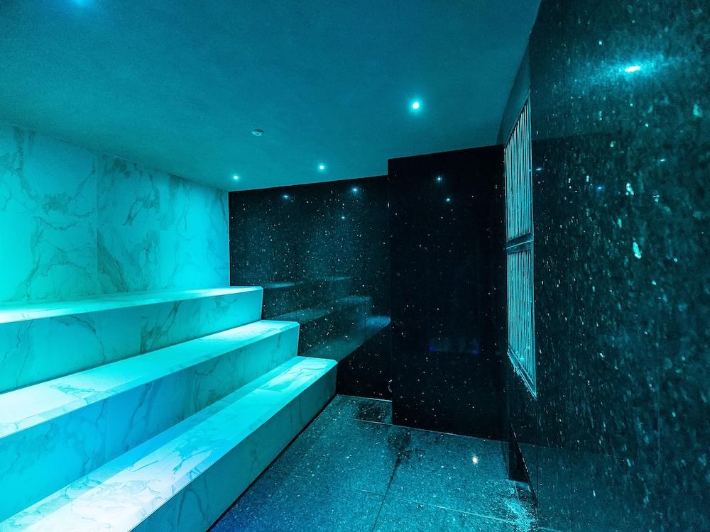 Aquacity Mountain View Hotel 4*