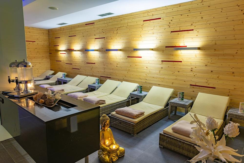 Hotel Aquacity Mountain View 4*