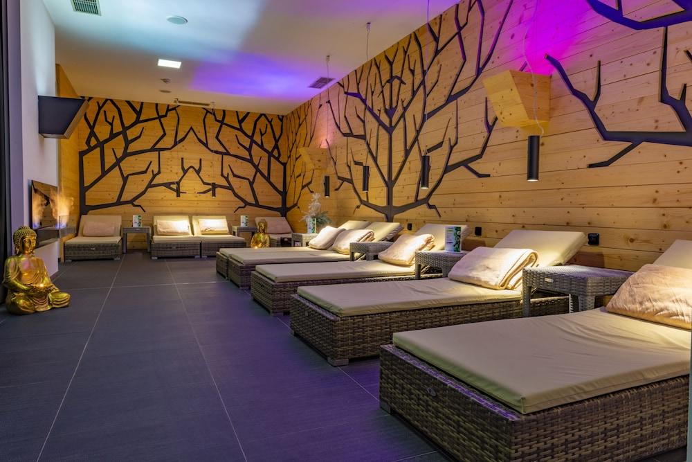 Aquacity Mountain View Hotel 4*