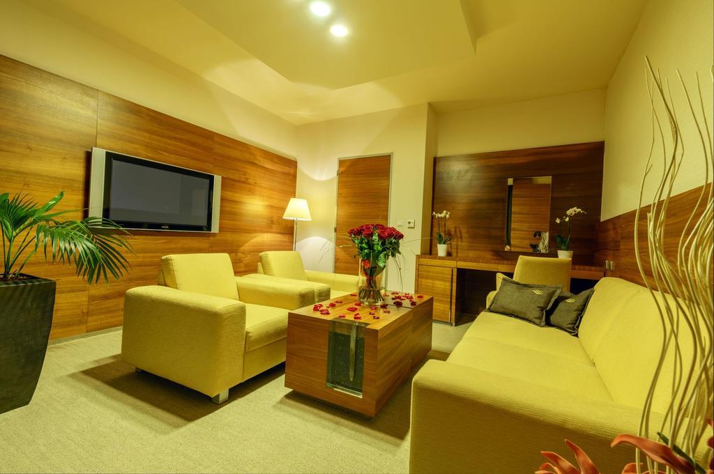 Hotel Aquacity Mountain View Poprad
