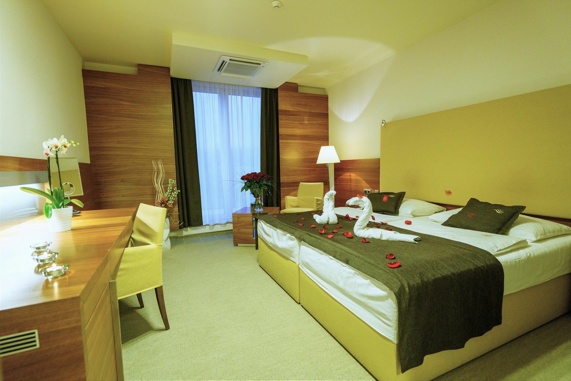 Hotel Aquacity Mountain View 4*