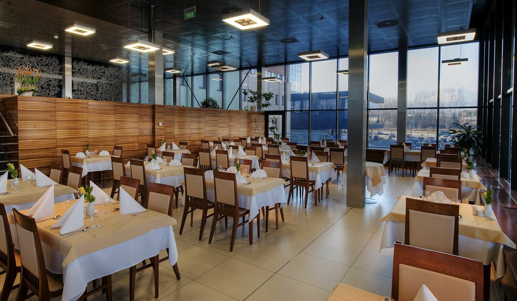 Hotel Aquacity Mountain View Poprad